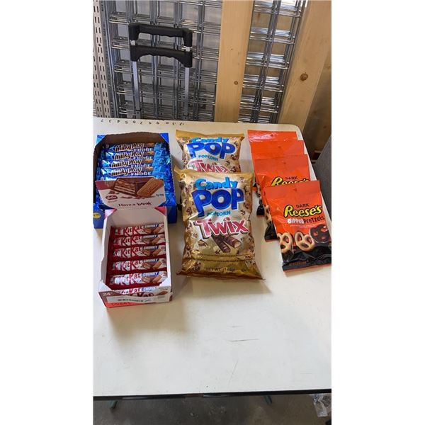 LOT OF KIT KAT CHUNKY, TWIX POPCORN, REESE PRETZELS AND MILKY WAY FUDGE BARS - BB MARCH 2023