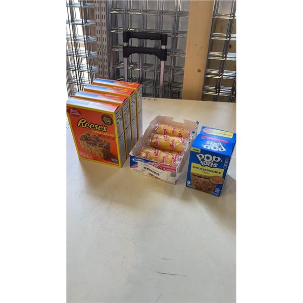 LOT REESE CAKE MIX, TWINKIES AND POP TARTS - BB AUG 2023