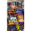 Image 2 : LOT OF CHIPS, CHEESE BALLS AND SNACK BAGS - BB JUL 2023