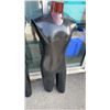 Image 2 : 2 TORSO SUIT DISPLAY MANNEQUINS