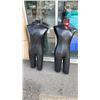 Image 1 : 2 TORSO SUIT DISPLAY MANNEQUINS