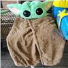 Image 4 : AS NEW BABY YODA HOODED BLANKET AND 4 PRETEX BEACH BUCKET SETS