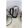 Image 4 : HAMILTON BEACH SLOW COOKER, STAINLESS ROASTER WITH BLACK AND DECKER KETTLE