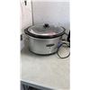 Image 7 : HAMILTON BEACH SLOW COOKER, STAINLESS ROASTER WITH BLACK AND DECKER KETTLE