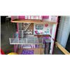 Image 9 : 4FT TALL PLAYHOUSE WITH CAR GARAGE PLAYSET