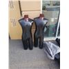 Image 1 : 2 TORSO SUIT DISPLAY MANNEQUINS