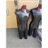 Image 2 : 2 TORSO SUIT DISPLAY MANNEQUINS