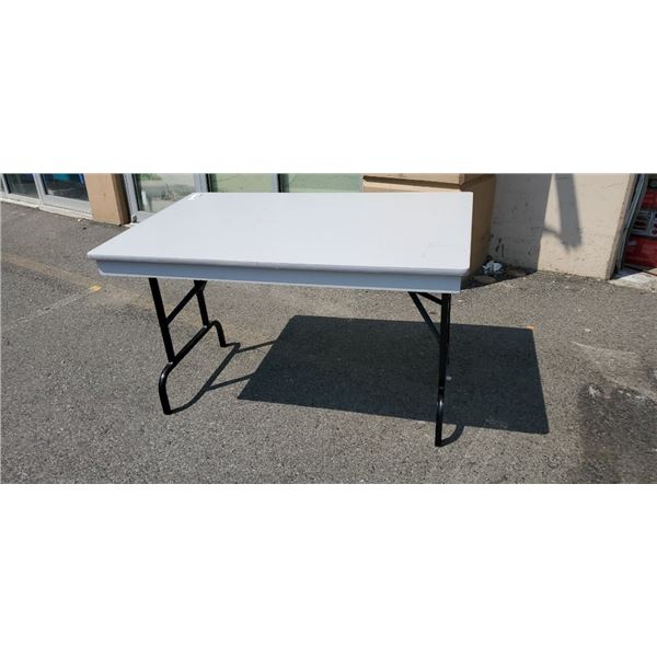 4FT FOLDING LEG TABLE