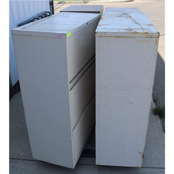 PALLET WITH 4 METAL FILING CABINETS, LIGHT RUST