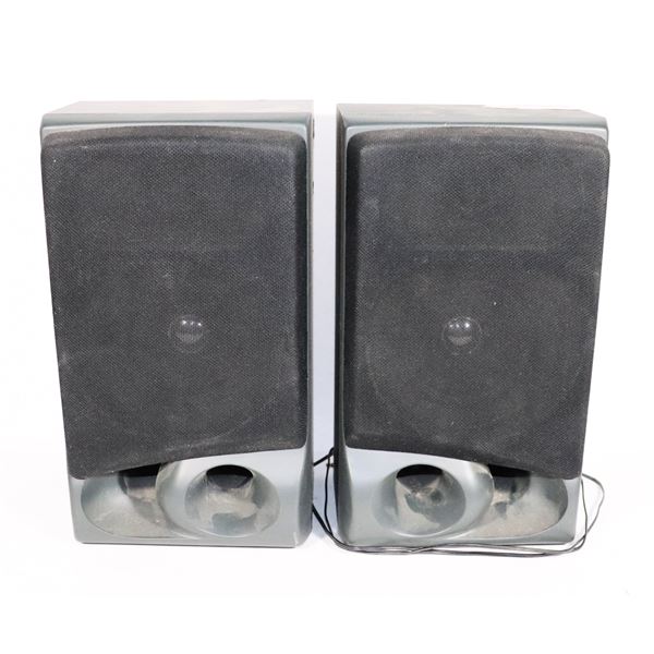 SET OF TWO BOOKSHELF SPEAKERS