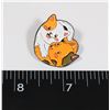 Image 1 : NEW HEART SHAPED CUDDLING CATS LAPEL PIN