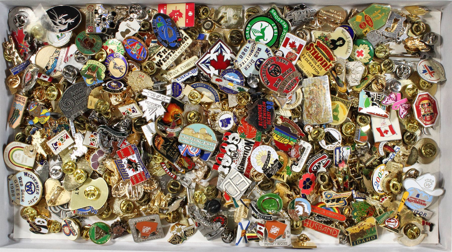 Collect Pin HUNDREDS OF COLLECTOR PINS