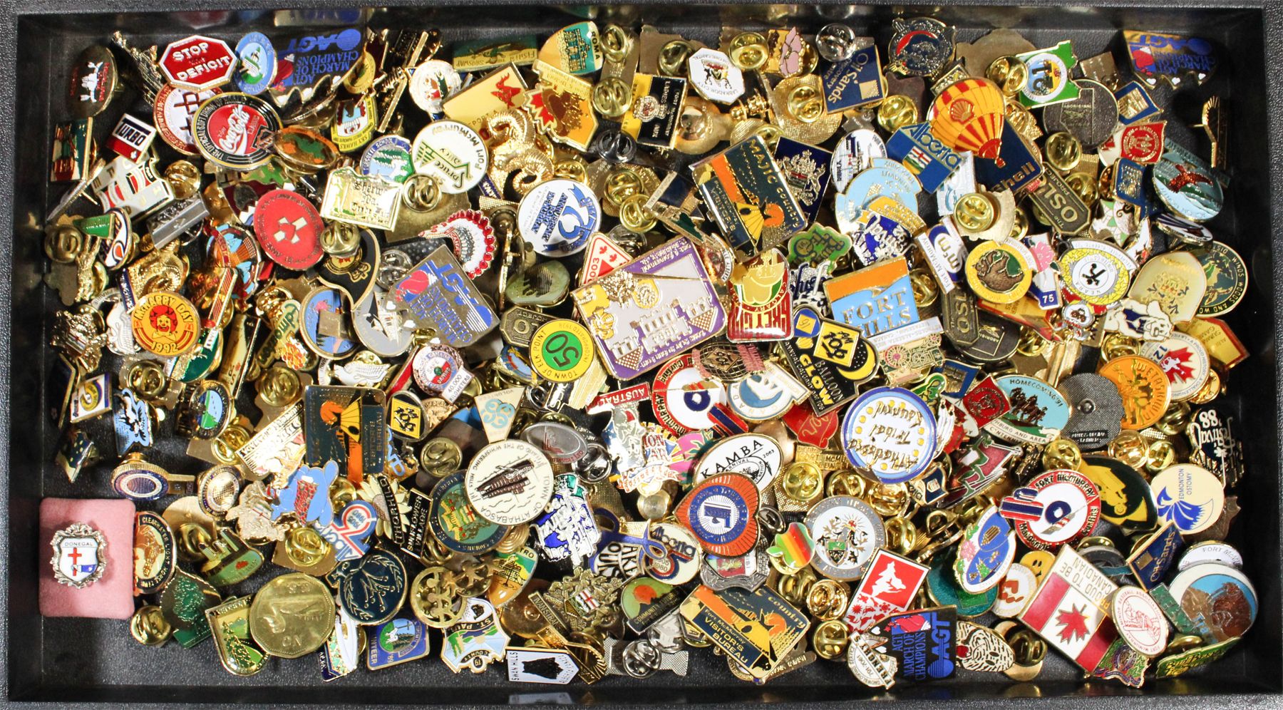 Collect Pin HUNDREDS OF COLLECTOR PINS