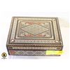 Image 1 : PEARL INLAY MOSAIC BOX SYRIAN