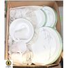 Image 1 : CORELLE DINNERWARE- ASSORTED LOT OF 24 PIECES