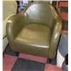 Image 1 : GREEN LEATHER SITTING ROOM CHAIR 30" X 26"X 30"