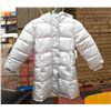 Image 1 : AMAZON ESSENTIALS XS ( 4-5 ) METALIC SILVER PUFFER