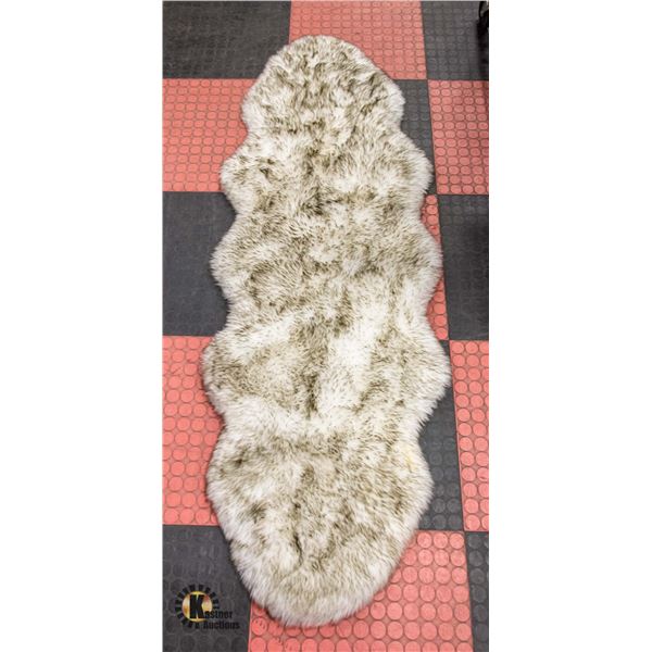 FAUX FUR THROW/RUG