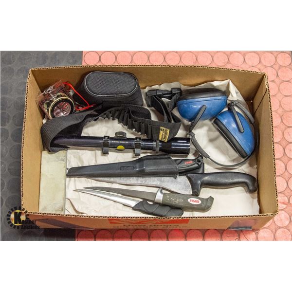 BOX OF HUNTING AND FISHING ACCESSORIES INCL.