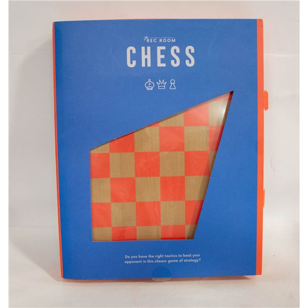 NEW REC ROOM WOODEN CHESS SET