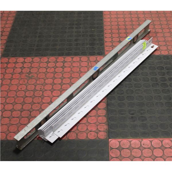 8 WHITE CORNER BRACKETS, LEVEL, 2 WHITE