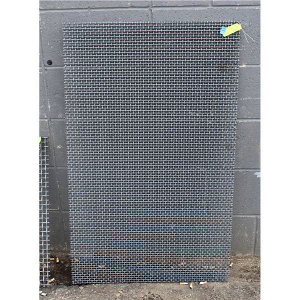 40  X 24.5  HIGH CARBON STEEL SCREEN