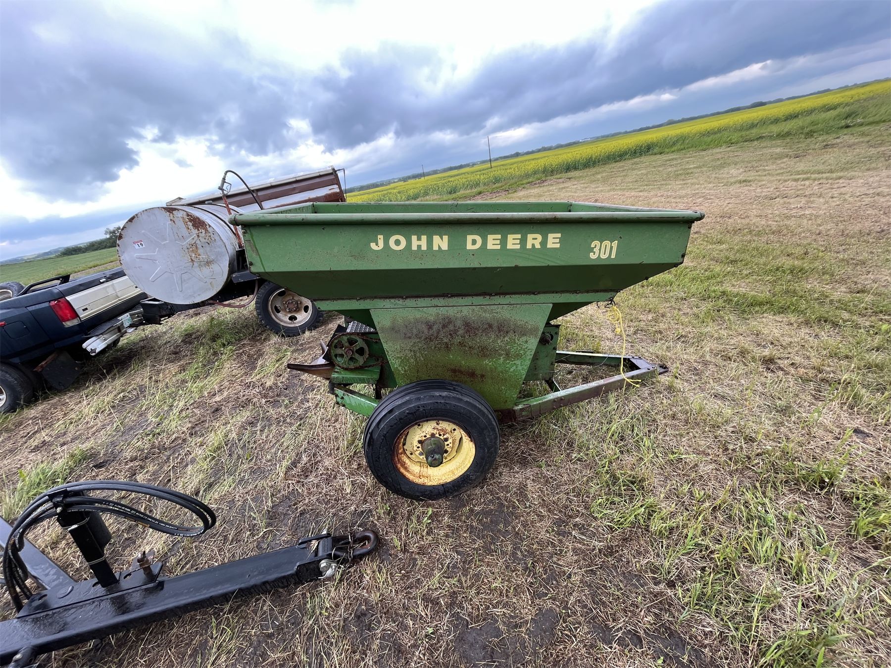 John Deere 301 Fertilizer Spreader