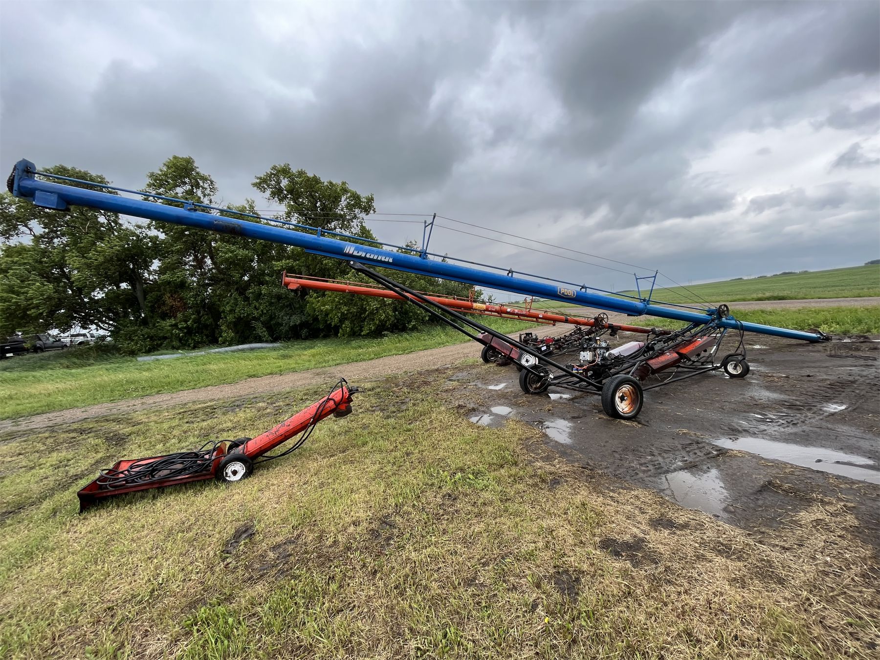 Brandt 50ft Grain Auger, 25HP Kohler Motor, Hyd Mover, Electric Clutch