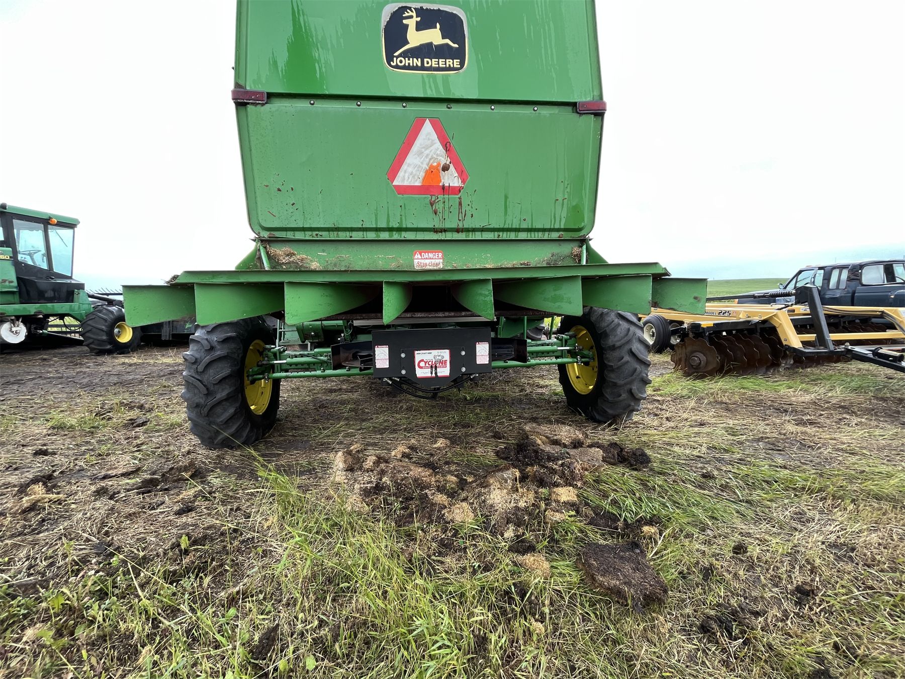 John Deere 8820 Titan II Combine 214 Pickup Header Cyclone Chaff Spreader john-deere-8820-titan-ii-combine-214-pickup-header-cyclone-chaff-spreader