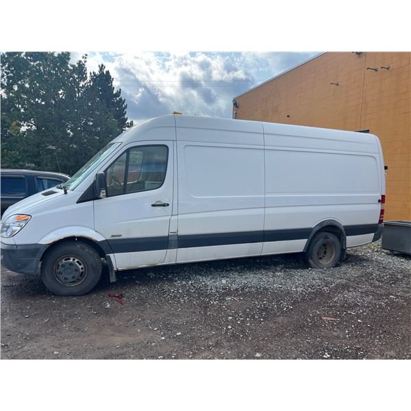 *TOW* 2011 MERCEDES SPRINTER, WHITE, VAN, GAS, AUTOMATIC,