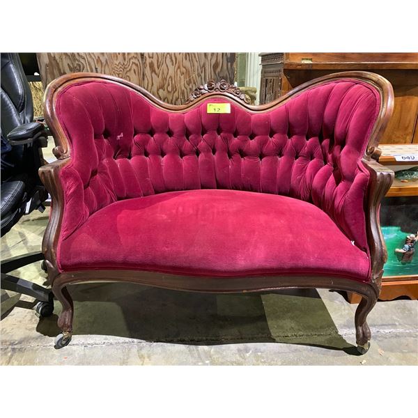 MOBILE VELVET TUFTED BACK WOOD LOVE SEAT