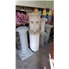 Image 1 : 6 ASSORTED SIZE PILLARS