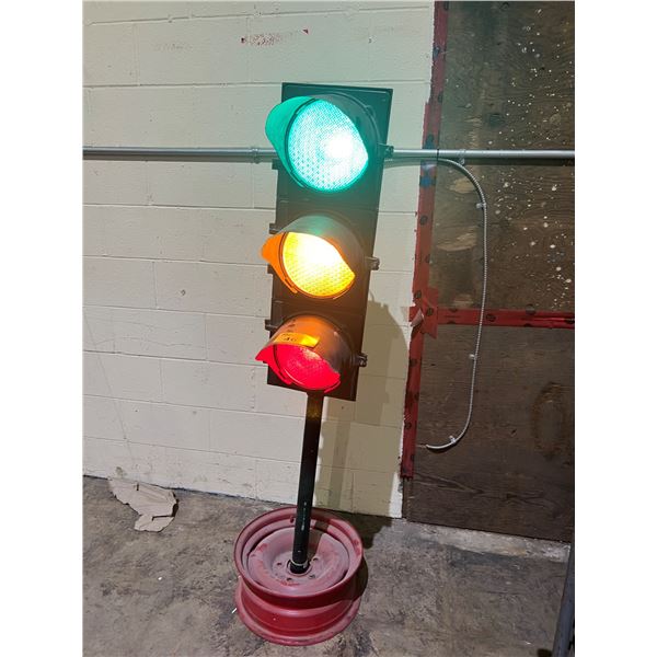 TRAFFIC LIGHT PROP ON STAND