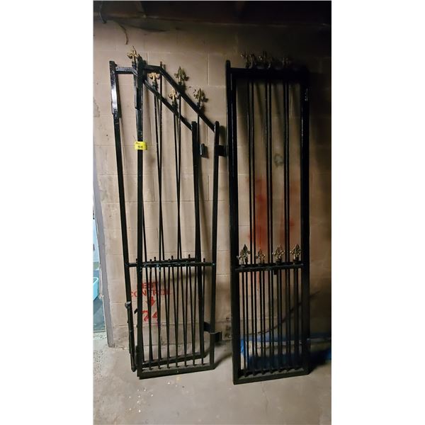 4-PC METAL FENCE WITH GATE