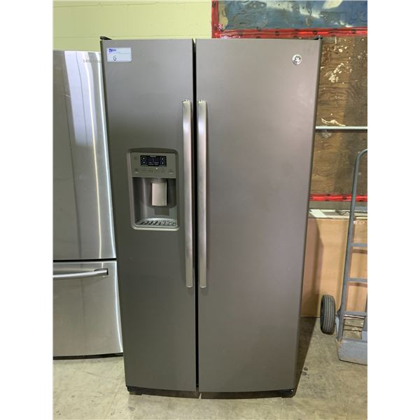 GE SIDE BY SIDE FRIDGE WITH ICE AND WATER MODEL GSS25GMHJCES