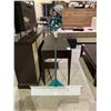 Image 1 : SNOW SHOVEL
