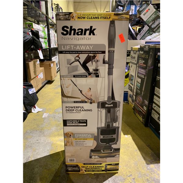 SHARK NAVIGATOR LIFT-AWAY VACUUM