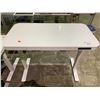 Image 3 : ADJUSTABLE HEIGHT DESK