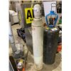 Image 1 : WASTREN GASCO CYLINDERS LIMITED OXYGEN TANK WITH VALVE GUARD