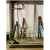 Image 2 : ASSORTED ITEMS INCLUDING; GARDEN SHEARS, LEVEL, LARGE C-CLAMP & MORE