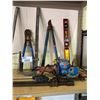 Image 3 : ASSORTED ITEMS INCLUDING; GARDEN SHEARS, LEVEL, LARGE C-CLAMP & MORE