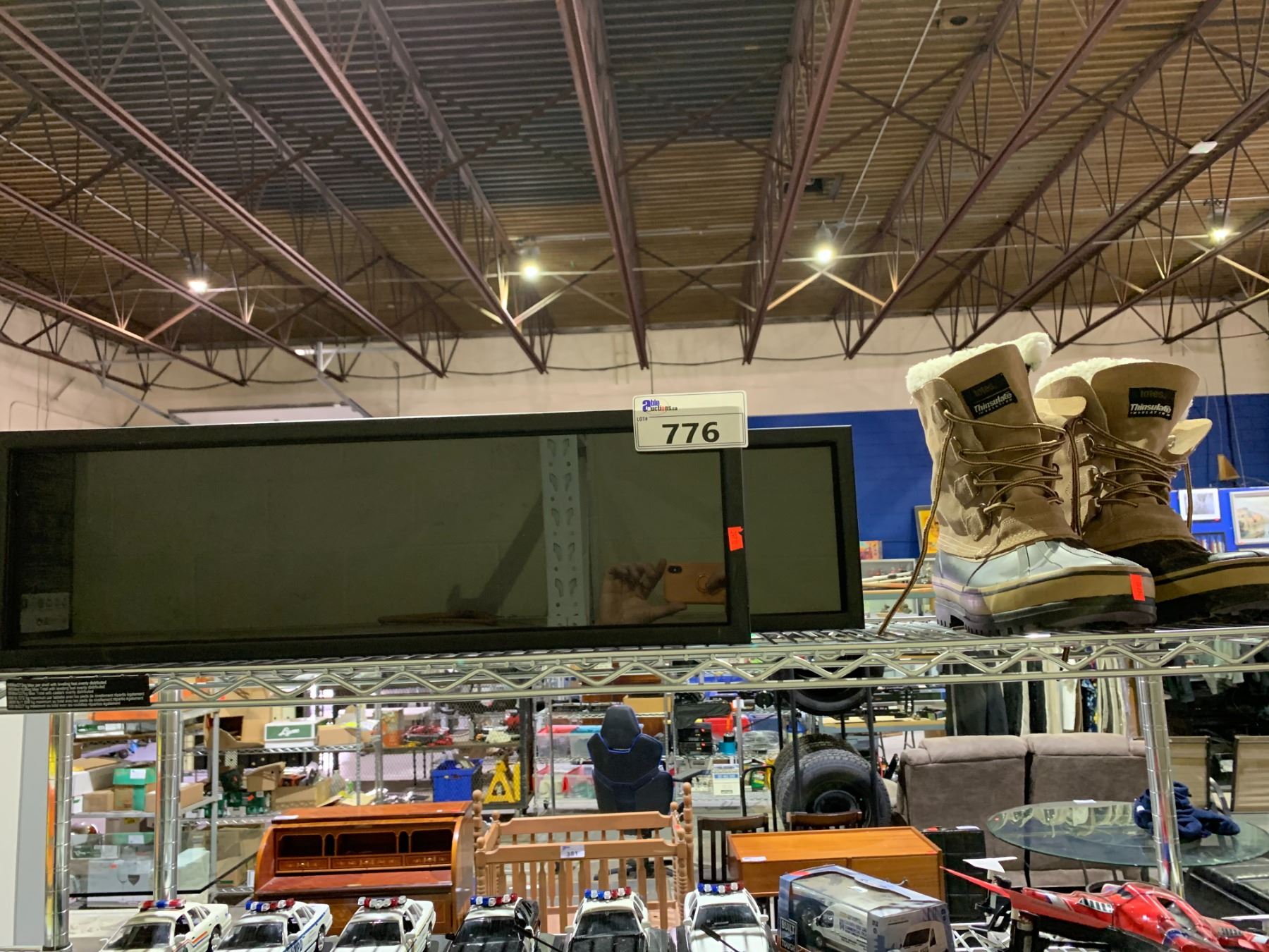 PAIR OF TOTES SIZE 13 WINTER BOOTS & 2 SHADOW BOXES - Able Auctions