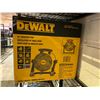 Image 1 : DEWALT 16" BENCHTOP FAN