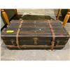 Image 1 : ANTIQUE SHIPPING TRUNK WITH KEYS