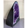 Image 2 : AMETHYST CATHEDRAL GEODE 33.80KG- APPROX 19"X14"