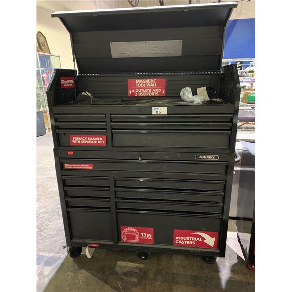 HUSKY 15 DRAWER 2,500 LBS MAX LOAD CAPACITY MOBILE LOCKING TOOLBOX WITH KEYS & ASSORTED CONTENTS