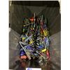 Image 2 : BIN OF ASSORTED SCREWDRIVERS