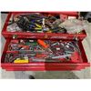 Image 3 : CRAFTSMAN 3 DRAWER FLIP TOP METAL 21" TOOLBOX WITH ASSORTED CONTENTS INCLUDING; DRILL BITS, WIRE