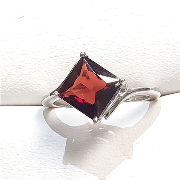 SILVER GARNET(1.4CT) RING SIZE  SIZE 7