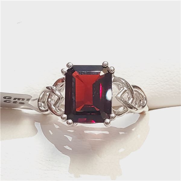 SILVER GARNET(2.1CT) RING SIZE 6.5